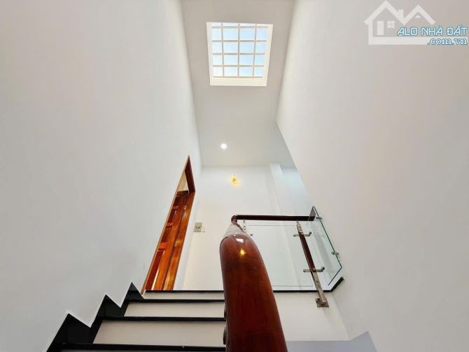 Mua ngay căn nhà 2 tầng ngay nhà Nguyễn Thiện Thuật, Quận 3. Giá: 4 Tỷ 020 / 52m2. SHR - 8