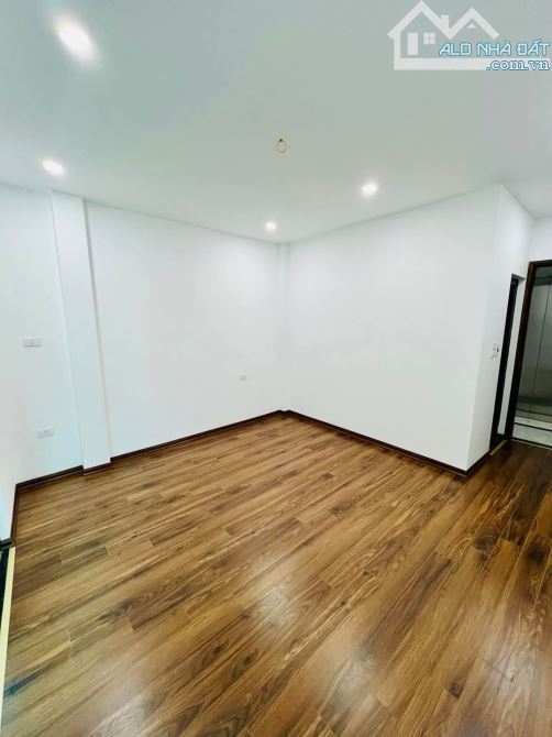 Nhà đẹp Trần Khát Chân, 6 tầng thang máy, full nội thất, sổ 35m2 lô góc. Giá 8.6 tỷ - 8