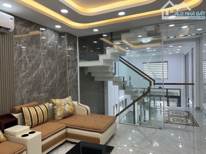 BÁN NHÀ 4 TẦNG - 4 P. NGỦ - HẺM XH - PHẠM VĂN BẠCH - F 15 - TÂN BÌNH - GIÁ 6,2 TỶ - 8