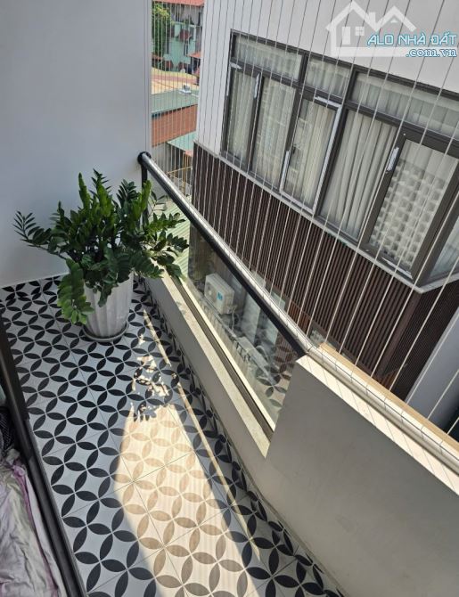NHÀ ĐẸP 7T THANG MÁY PHỐ LÁNG HẠ- HIỆN ĐẠI - GARA - NGÕ TO - GẦN PHỐ -17.2 tỷ - 8