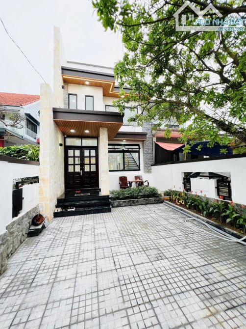 Nhà cách Phạm Văn Đồng 200m_oto đậu trong sân - 7