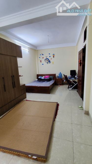 CHÍNH CHỦ BÁN NHÀ KIM GIANG 46.6m,MẶT TIỀN 6M,5M RA 3 Ô TÔ TRÁNH,CHỢ SÁT NHÀ,CHO THUÊ ĐỈNH - 8