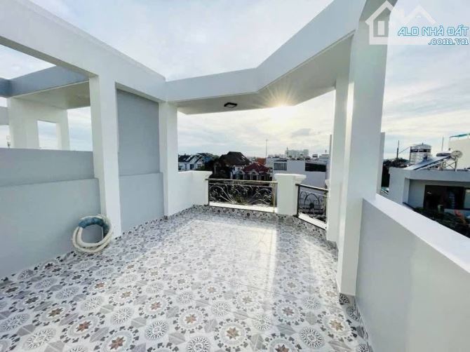 Bán nhà mới quận 8 hẻm xe hơi - 9