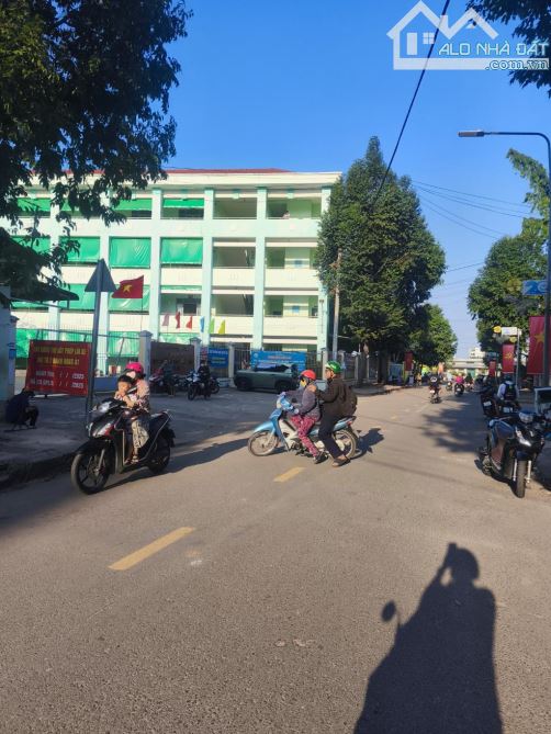 NHÀ 4 TẦNG HẺM XE HƠI THÔNG - NHÀ MỚI .60m2 Ngang 4.4 BÌNH TÂN. - 9