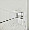 Cho thuê văn phòng tại Lê Trọng Tấn sàn 90m2 ô tô đỗ cửa, nhà mới xây view hồ giá rẻ nhất