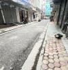 Bán phân lô vỉa hè Hoàng Quốc Việt .. dt 41M xây 4 tầng Rộng 4,1M 2thoáng trước sau 16tỷ7