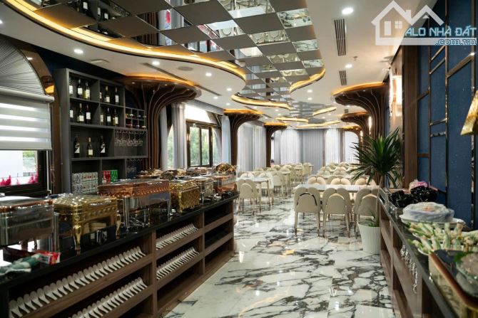 Bán tòa nhà 7 tầng full công năng, có thể cải tạo thành căn hộ cho thuê
