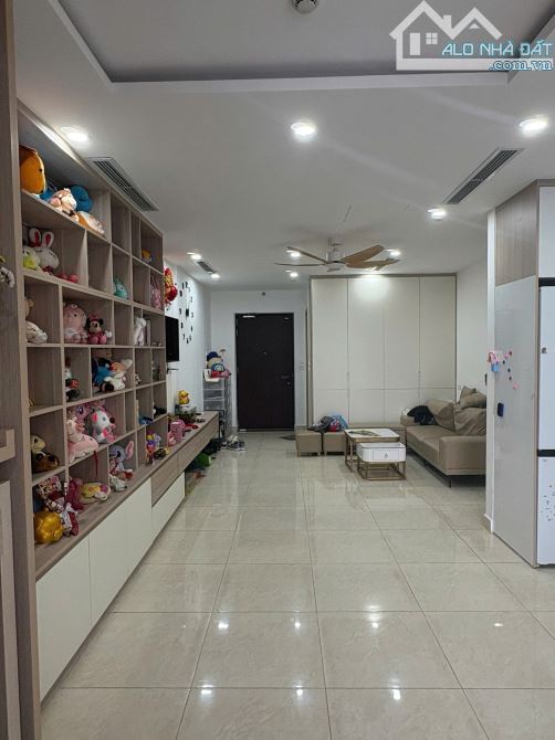 Bán căn hộ Chung Cư CT36B, View Hồ. 2 Ngủ mới đẹp, DT68m2. Giá 4.5 Tỷ