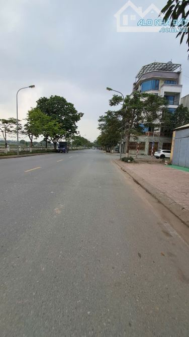BÁN ĐẤT PHÚC LỢI 60M2, MT 6M, NGÕ THÔNG, Ô TÔ TRÁNH, 9.89 TỶ.