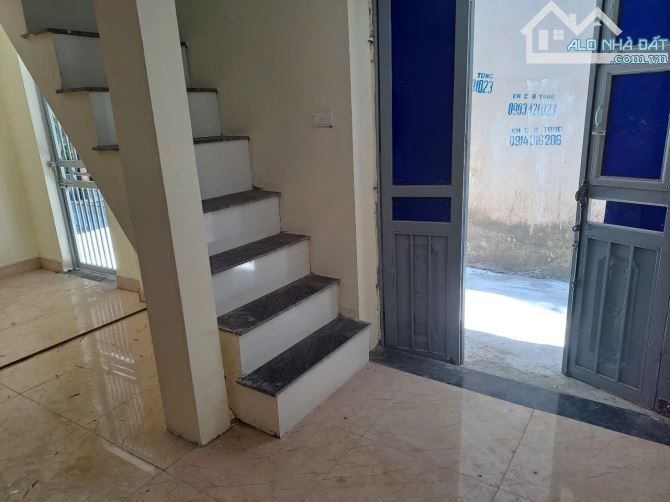 Bán nhà Đông Ngạc 33 m2, 2 tầng 1 tum, lô góc, 4.6 tỷ