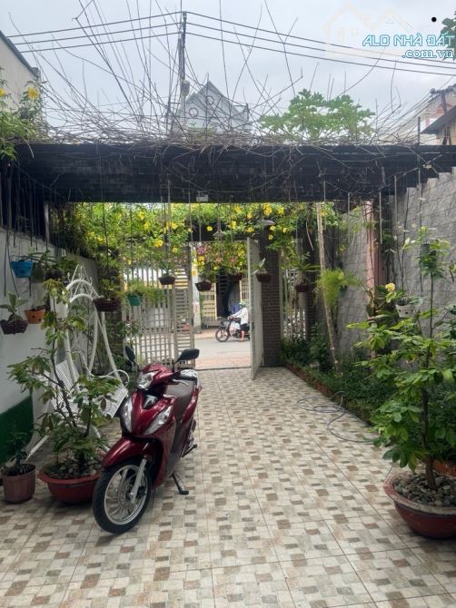 Bán gấp nhà đẹp ở ngay mặt tiền kinh doanh Lưu Hữu Phứơc, xe hơi ngủ nhà, 150m2, SHR, HCĐ.