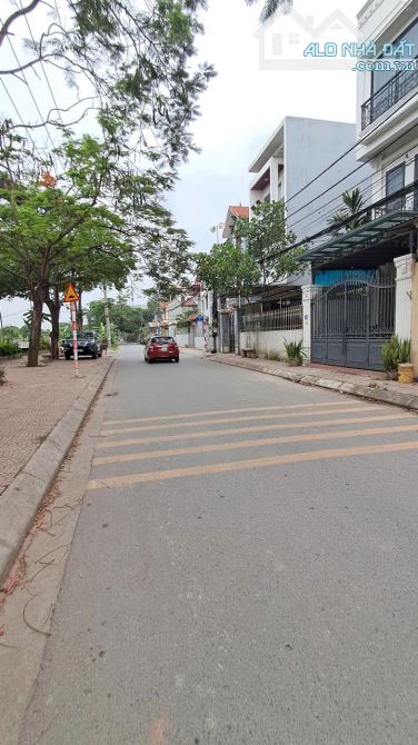 BÁN ĐẤT BÁT KHỐI 57M2, MT 4M, NGÕ NÔNG, Ô TÔ VÀO ĐẤT, 5.9 TỶ.