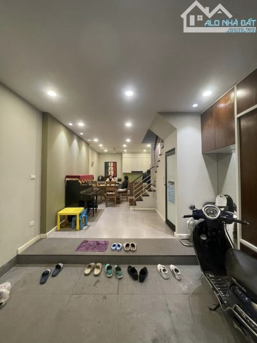 Bán nhà Đại từ-50m2 x 5tầng,giá 7.83tỷ,oto đỗ cửa,gần đường,đẹp,ở luôn