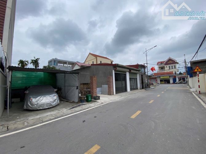 Hàng hot tại mặt đường tdp Bái Trong Hoa Động