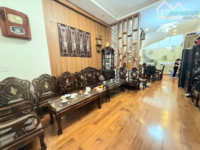 Bán nhà Kim Mã, ô tô, sát phố, kd. Dt 53m2 x 6 tầng, mt 4.5m, chỉ 15 tỷ