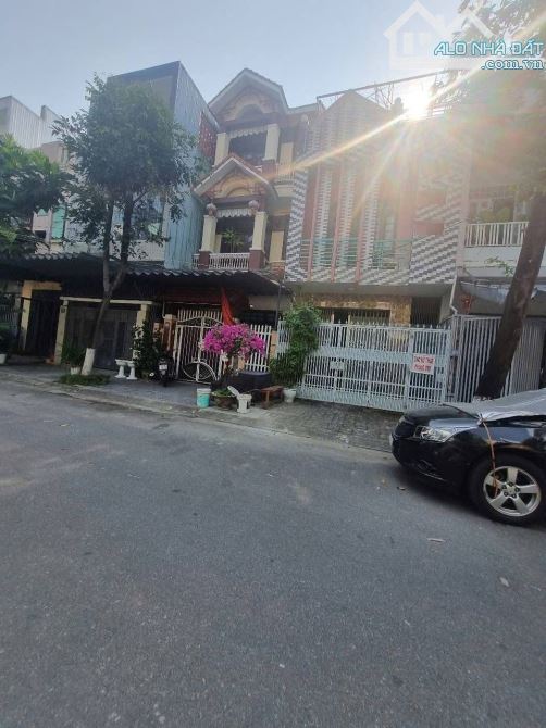 Bán nhà 2 tầng MT Phạm Thế Hiển Giá 5.6 tỷ 4.5x16.5=75m Hướng Tây