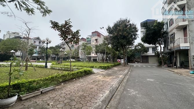 BÁN NHÀ TÁI ĐỊNH CƯ GIANG BIÊN-LONG BIÊN-VIEW VƯỜN HOA-OTO TRÁNH