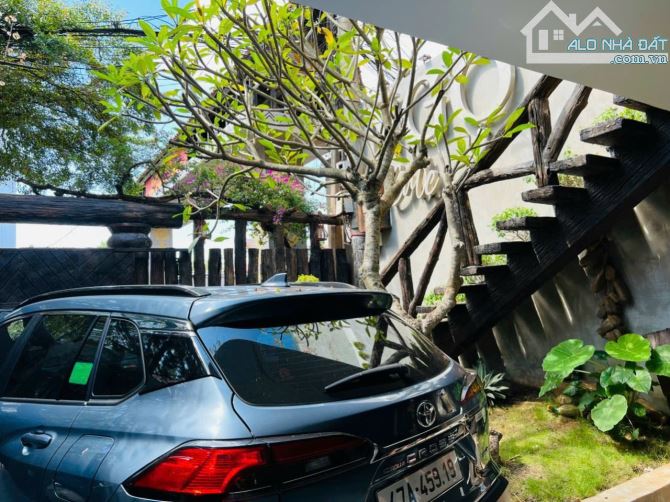 BÁN NHÀ MẶT TIỀN KINH DOANH TRẦN NHẬT DUẬT NGAY BUÔN Ạ CÔ THÔN