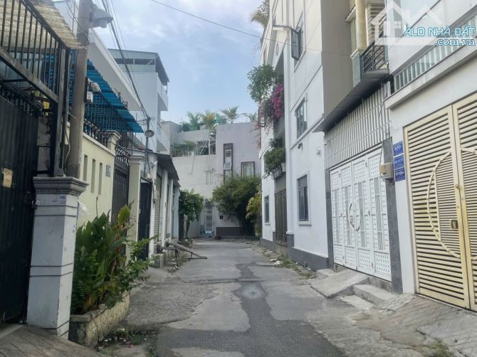 ĐỐI DIỆN VẠN PHÚC CITY – NGANG KHỦNG 7.2M – FULL THỔ – XE HƠI NGỦ TRONG NHÀ