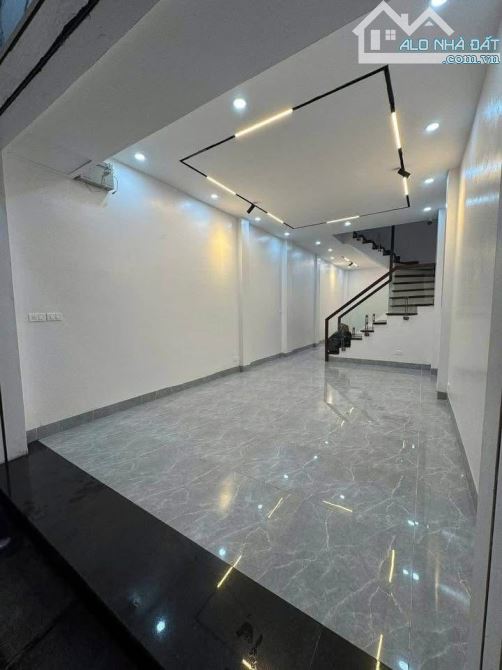 BÁN NHÀ BIÊN GIANG HÀ ĐÔNG, DIỆN TÍCH 60 M, GIÁ GẬN 5 TỶ.