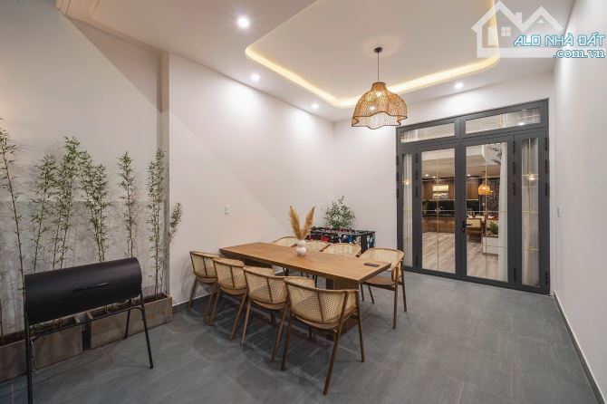 BÁN VILLA MANG PHONG CÁCH CHÂU ÂU TẠI PHƯỜNG 8