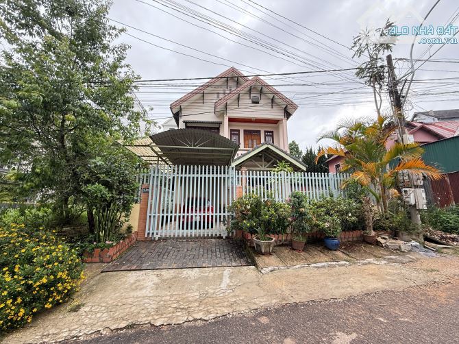 Bán Gấp Villa 227m2 Hai Mặt Tiền Trước Sau Đã Hoàn Công Ngang 10m Sân Vườn Rộng Đường 12m