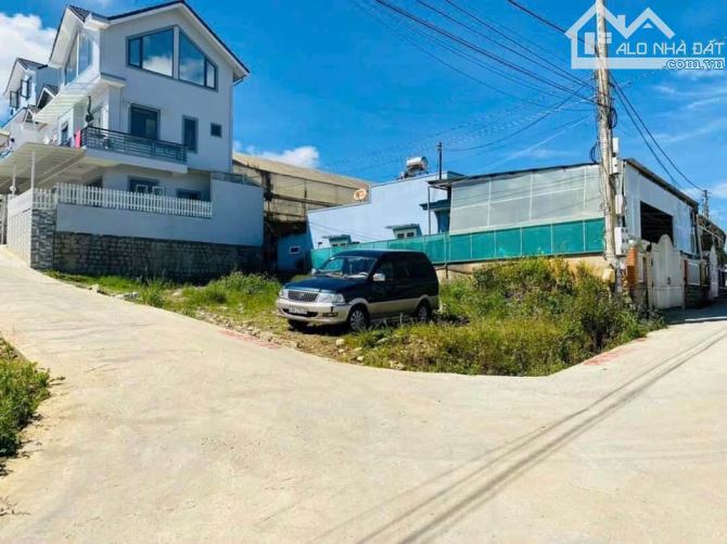 BÁN ĐẤT 2 MẶT TIỀN CÓ VIEW NAM HỒ PHƯỜNG 11  ĐÀ LẠT