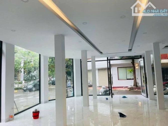 Bán tòa văn phòng mặt phố thanh liệt thanh trì vip dt 115m 7 tầng mt6m giá 32 tỷ