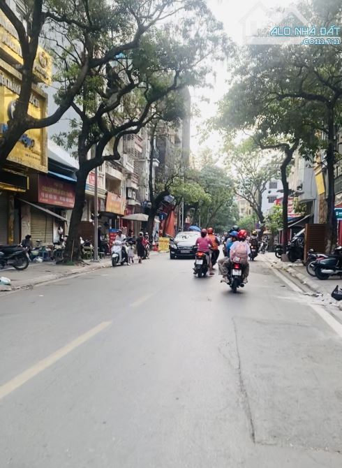 Bán nhà MẶT PHỐ ĐOÀN THỊ ĐIỂM - khu vực sầm uất - hè rộng, hai thoáng trước sau - VỪA TIỀN