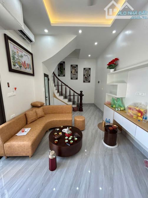 KHÔNG LỖI - KHÔNG QUY HOẠCH - Ô TÔ ĐỖ CỬA, 10 M Ô TÔ TRÁNH - THẠCH BÀN LONG BIÊN - TẶNG NỘ