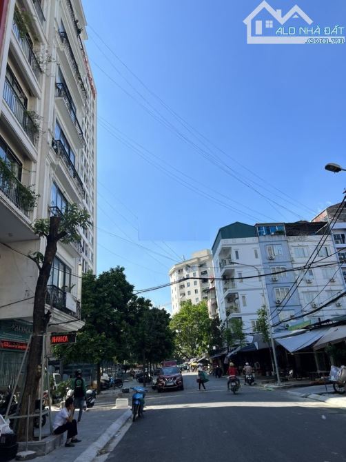 Cho thuê nhà mặt ngõ 72 phố Dịch Vọng. DT 80m2 x 6 tầng có Thang Máy