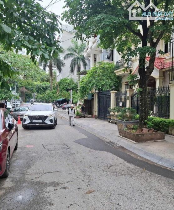 BÁN BIỆT THỰ VIP, LÔ GÓC, KĐT CẦU GIẤY, TRẦN THÁI TÔNG, ĐẲNG CẤP THƯỢNG LƯU, 240M 4T+HẦM
