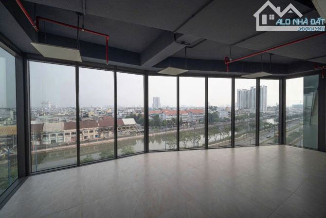 Bán tòa nhà mặt tiền Võ Văn Kiệt, đoạn gần Chu Văn An, DT 335m2, 2 hầm 10 tầng giá 130 tỷ