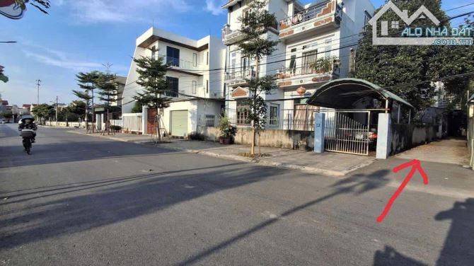 Cần bán 82m2 vài bước chân ra Hồ điều hòa, Công viên Lương Nỗ, Tiên Dương.
