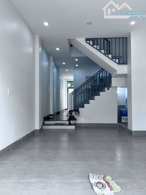 Nhà trệt lầu hẻm 71 đường số 5 P.Linh Xuân giá 5 tỷ thương lượng. Sổ riêng hoàn công sẵn
