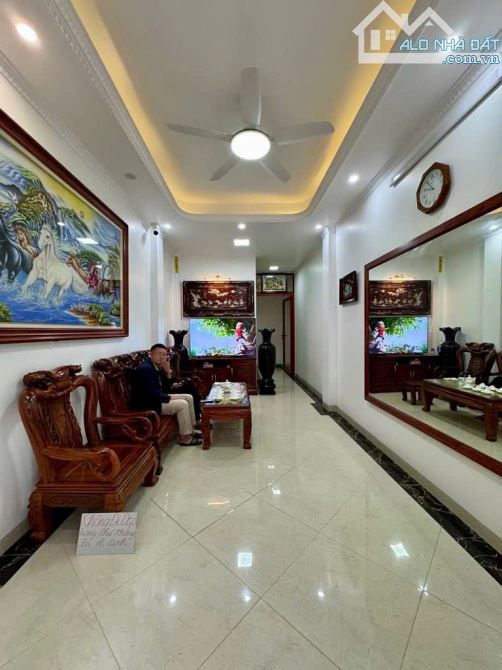 NHÀ Ở LUÔN, NGỌC THUỴ,  LÔ GÓC 6TẦNG, THANG MÁY, FULL NỘI THẤT, NGÕ THÔNG Ô TÔ.