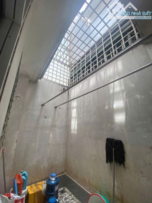 BÁN NHÀ 1 TRỆT 1 LẦU ĐƯỜNG NGUYỄN BIỂU - GẦN CHỢ TÂN AN   Nằm trên mặt tiền đường Nguyễn