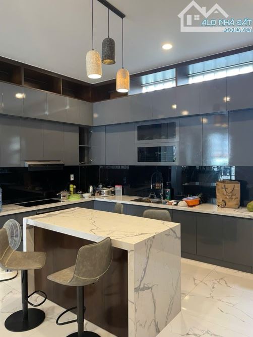 Nhà đẹp ở ngay- khu vip Út Tịch P4 Tân Bình, 4.6mx16m, 5 lầu- thang máy, nhỉnh 15 tỷ TL