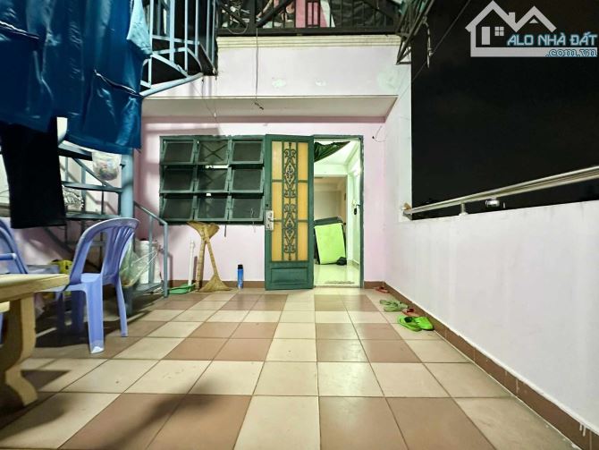 Bán nhà mặt tiền 4.5m Lạc Long Quân, gần khu du lịch Đầm Sen