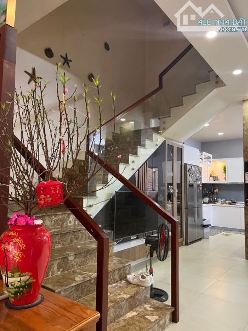 Bán nhà MT đường 817A Tạ Quang Bửu - 120m- 6m x 20m - 1 Trệt 2 Lầu + Sân Thượng - 5PN= F5 - 2