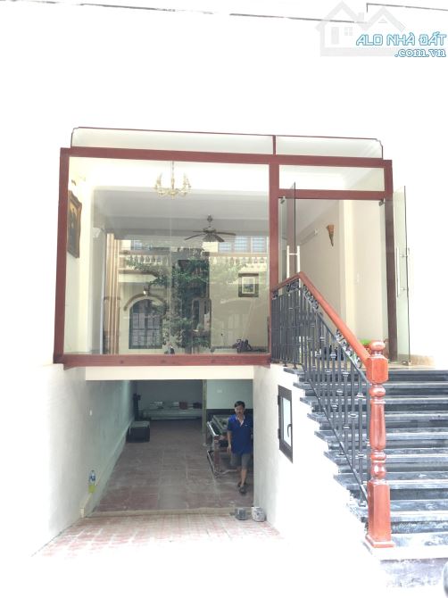Cho thuê nhà liền kề Vạn Phúc Hà Đông, DT 75m x 5T, mt 5m ô tô đỗ cửa giá 18 triệu