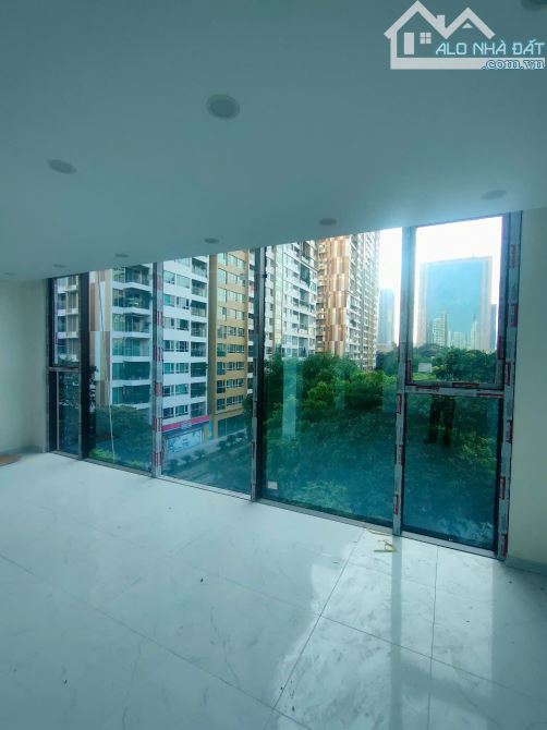 Cho thuê văn phòng cao cấp tại Hoàng Ngân - Diện tích 110m2 - Đầy đủ tiện nghi - Giá tốt