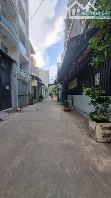 NHÀ ÂU DƯƠNG LÂN P3 Q8 - 4X13M VUÔNG A4 - 2 TẦNG HẺM 3,5M SẠCH THOÁNG, SÁT HXH - CHỈ 5.85T