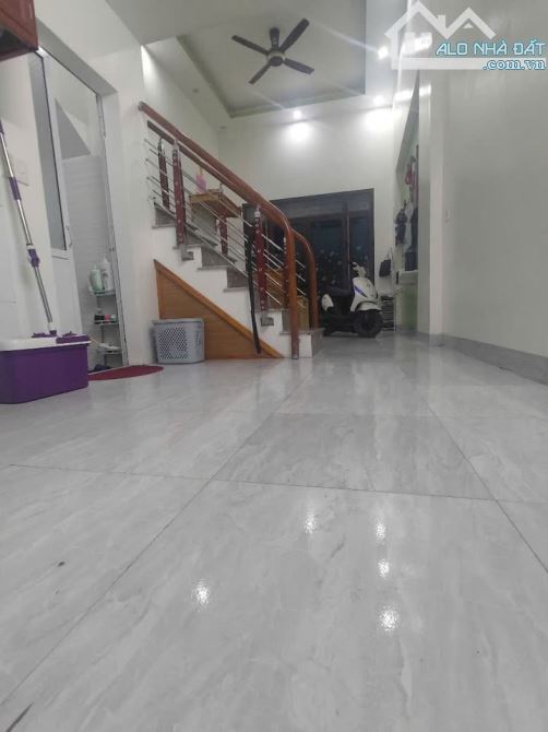 Bán nhà 1,5 tầng ường ô tô đỗ cửa,trước nhà đỗ được 10 chiếc khu ngọc châu, tp hải dương