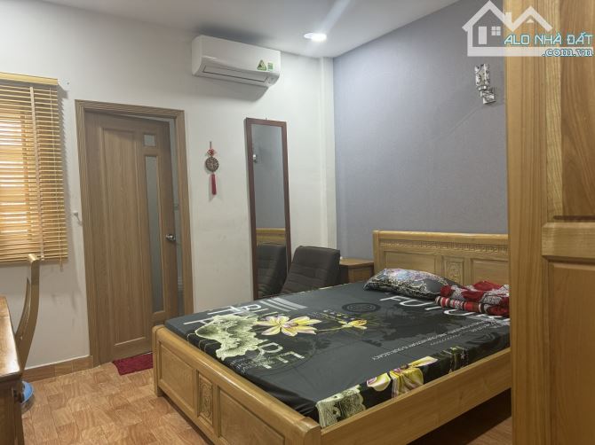 Bán nhà mặt tiền Lạc Long Quân phường 9 Tân Bình. DT 6.5x27m NH 7.3m (4 tầng) giá 33 tỷ