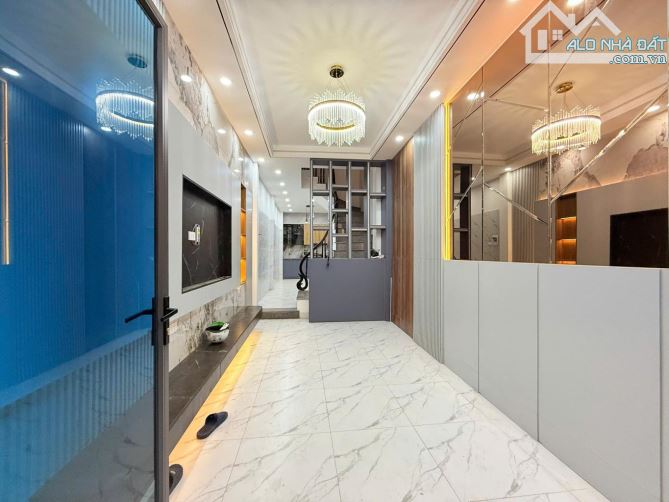 Nhà phố Thái Thịnh, 37m, 4 tầng, gần phố.
