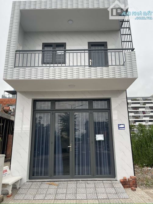 Cho thuê nhà 1 lầu mới xây kế đại học FPT tiện văn phòng