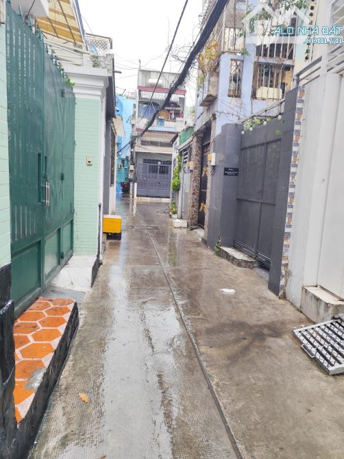 QUẬN 10 - NGAY CV HỒ KỲ HOÀ - 40M2 ( 4 X 10) 3 TẦNG - HẼM THÔNG CMT8 - CHỈ NHỈNH 5 TỶ ---