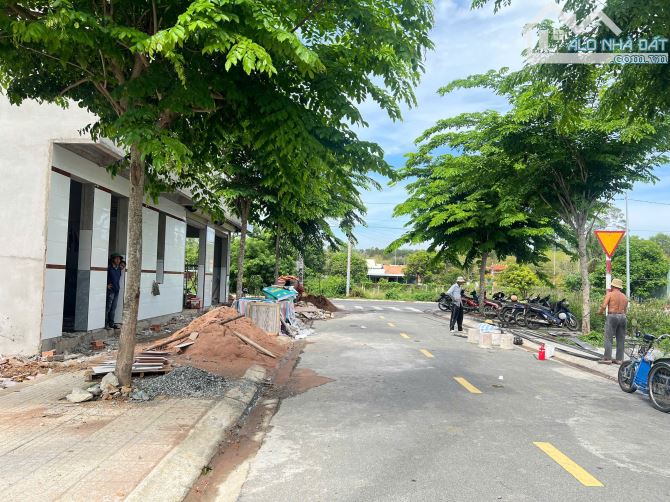 LÔ ĐẤT CÁCH SIÊU ĐÔ THỊ GOLD COAST 200M, 2MT GIÁ CHỈ 1TY400
