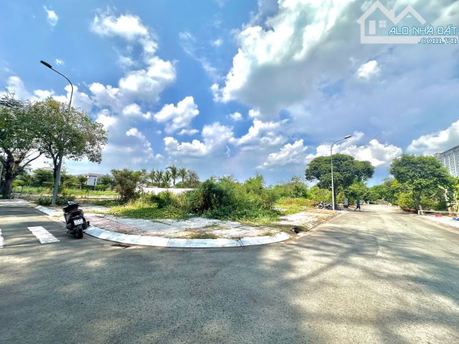 Bán đất Lô góc 2MT Phú Hữu Q9 146m² ngay vòng xoay Liên Phường - Võ Chí Công Nhỉnh 15,5 tỷ